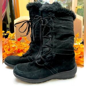 💕⬇️ $39.00 💕⬇️. EUC Black Suede Fur Lined Winter Boots. Size 7.